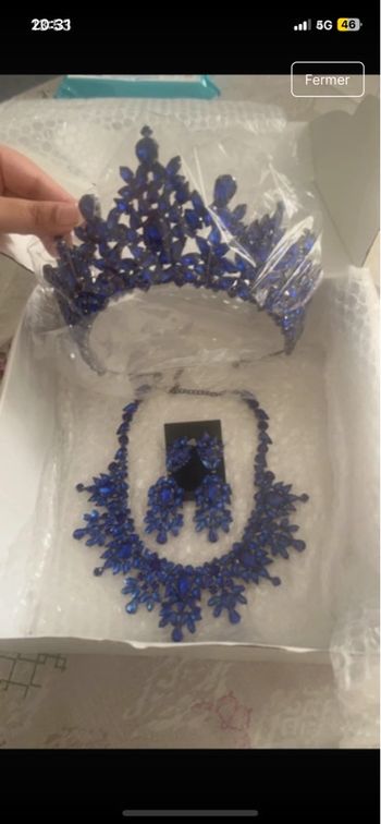 Couronne bleu roi avec collier et boucle d’oreille assorti