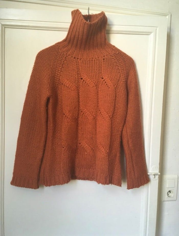 Pull col roulé orange