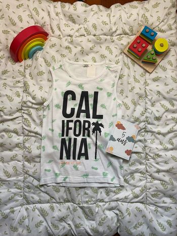 débardeur blanc motifs palmier 5/6 ans