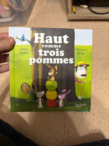 Livre haut comme trois pommes