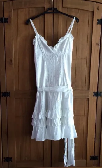Robe blanche brodée, taille S