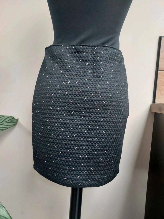 Jupe Camaïeu noire et dorée
Taille M - photo numéro 3