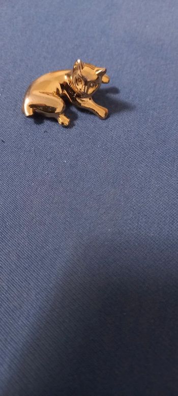 Broche chat doré