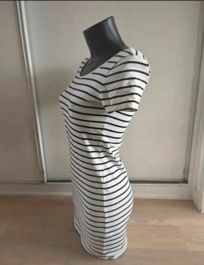 Robe moulante été taille : 42 📸 - photo numéro 3