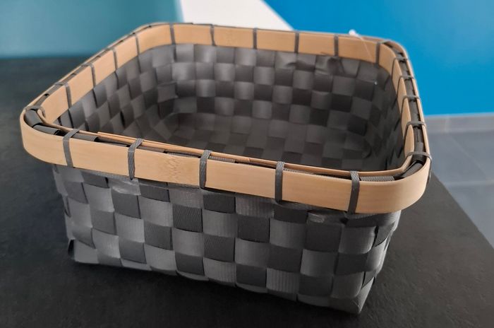 🧺 Panier de rangement tressé gris et beige – Très bon état