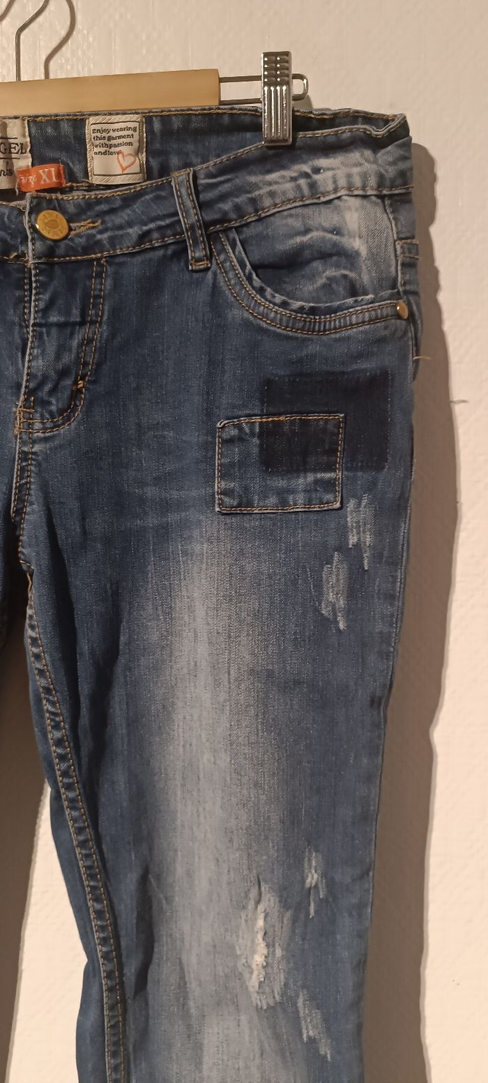 Jean Rock Angel délavé & destroy – patchs – coupe slim – taille XL - photo numéro 3