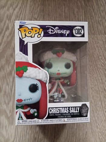 Pop de sally en tenu de Noël dans l'étrange Noël de monsieur jack Disney 