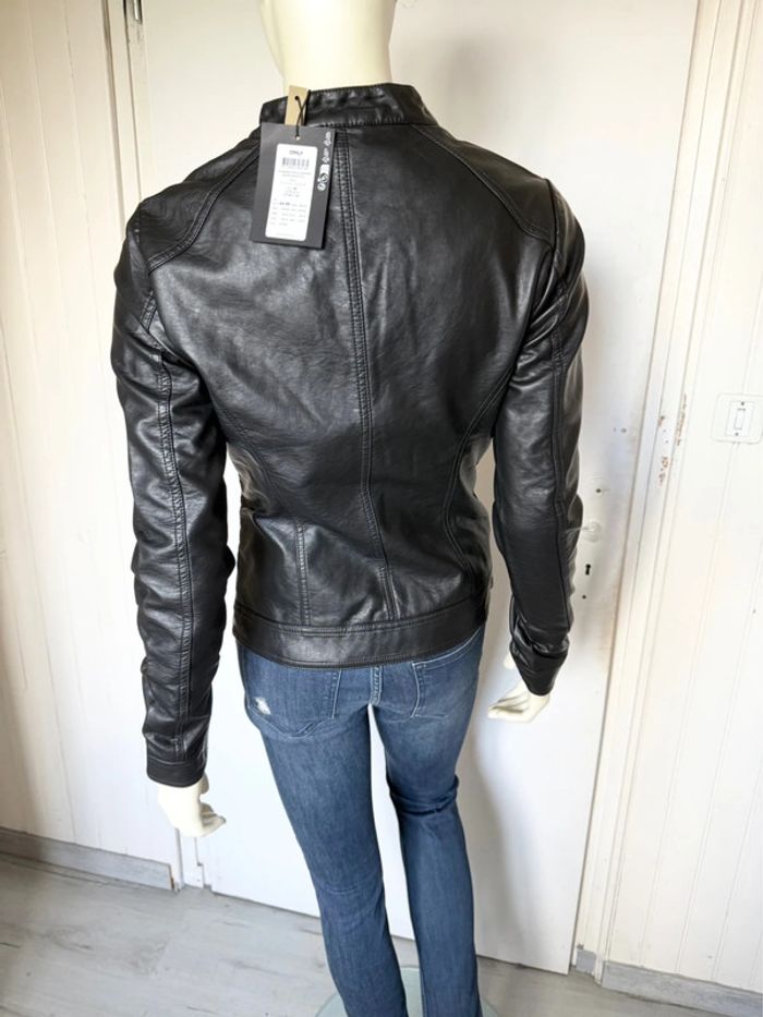 Veste en simili cuir ONLY – Taille 38 – noir – Neuf avec étiquette - photo numéro 4