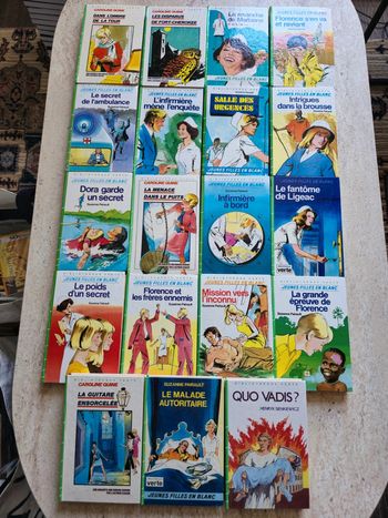 Lot 19 Livres La bibliothèque Verte Caroline Quine et Suzanne Pairault