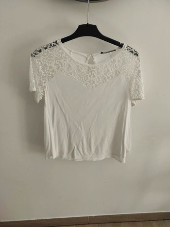 T-shirt blanc à dentelle taille 40