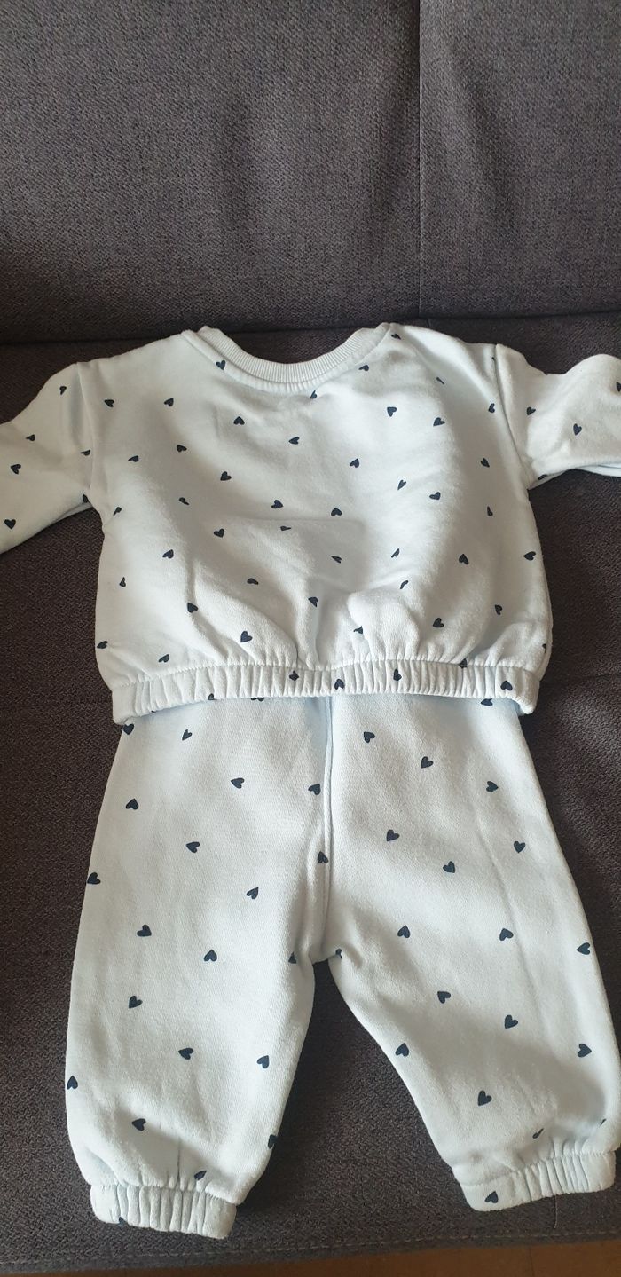 Survêtement bleu ciel primark 3/ 6 mois - photo numéro 2