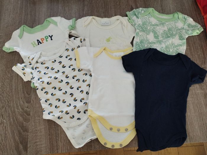 Lot 6 bodys manches courtes 3 mois