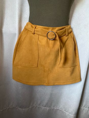 Jolie jupe parfait état suédine moutarde taille S Bershka