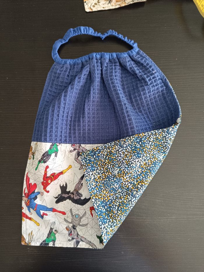 Bavoir motif superman super-héros avec élastique idéal cantine école maternelle - photo numéro 2
