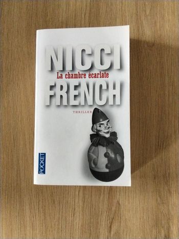 Livre de Nicci French- la chambre écarlate