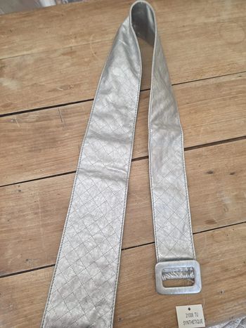 Ceinture argentée asymétrique – style rock – 112 cm – sans trous