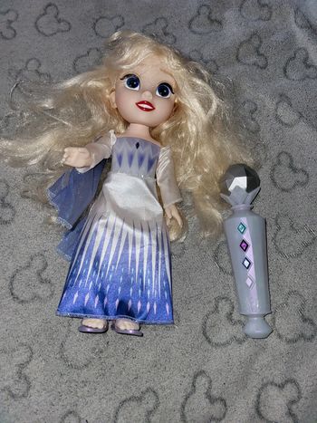 Elsa avec son micro