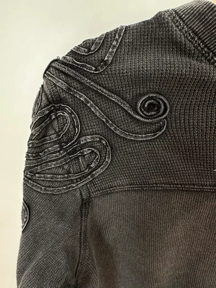 Sweat gris avec décoration - photo numéro 2