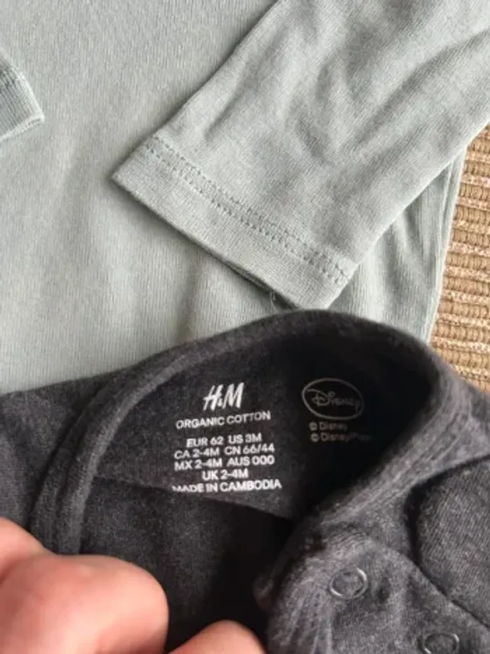 2 bodys taille 2-4 mois - photo numéro 6