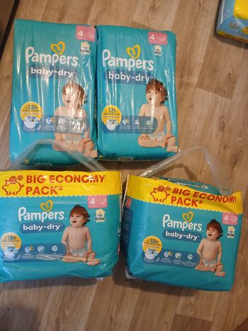 Couches pampers taille 4