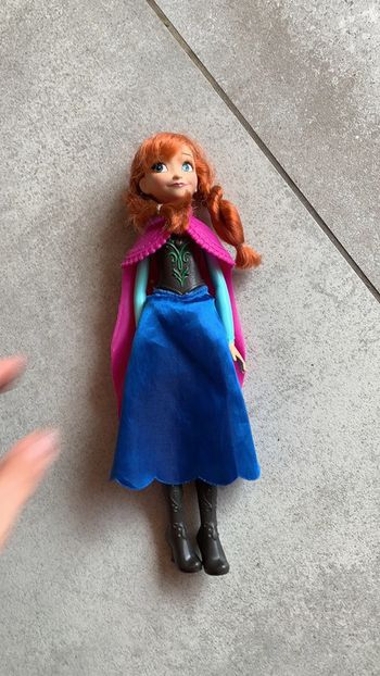 Poupée reine des neiges Anna sœur