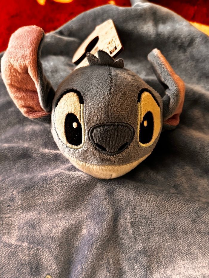 Lot doudou et hochet Stitch Disney neuf - photo numéro 2