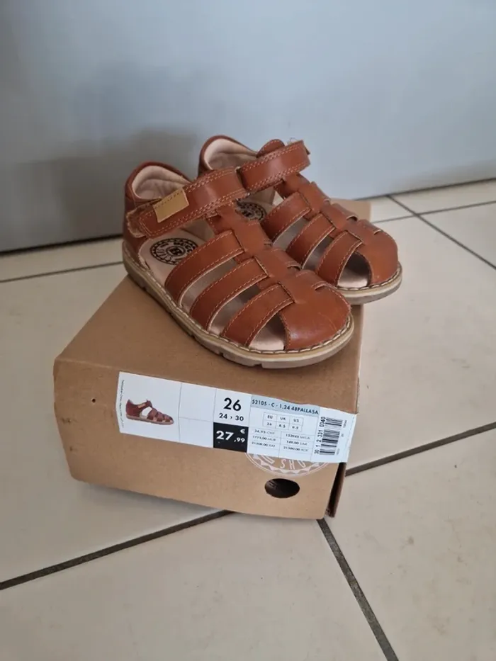 Sandales méduses quadrillé cuir camel taille 26 tres bon état