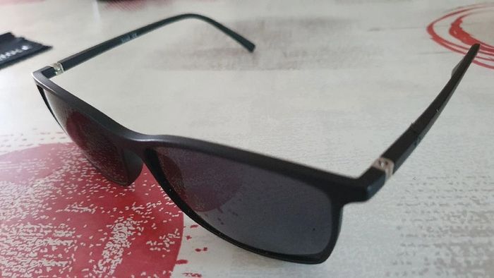 Lunette de soleil - photo numéro 3