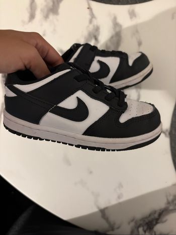 Basket Nike Dunk noir et blanche mixte