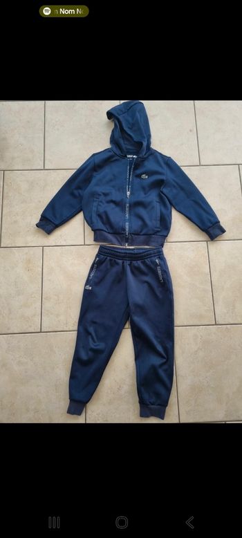 Joli survêtement Lacoste taille 6 ans