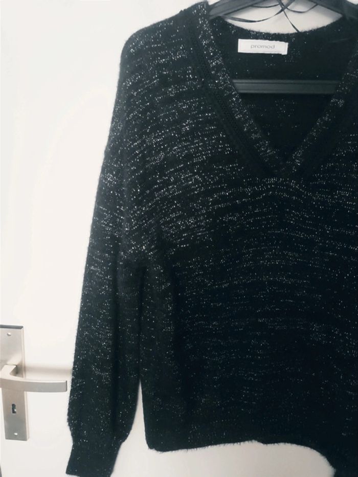 Pull doux noir brillants dorés col V dentelle Promod Taille M Neuf avec étiquette - photo numéro 2
