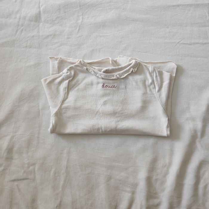 T-shirt bébé fille écru Kiabi 9 mois - photo numéro 1