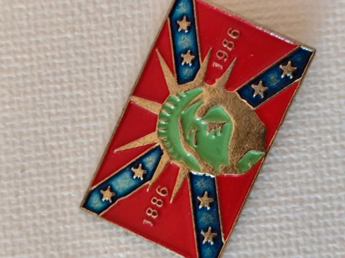 Lot de 14 pins usa - photo numéro 13