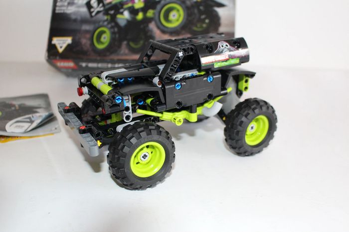 Lego Technics 42118 Monster Jam Grave Digger - photo numéro 2
