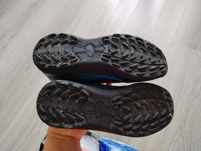 Chaussures de foot et protège tibia 33 - photo numéro 3