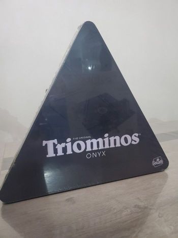 Trionimos Onyx.