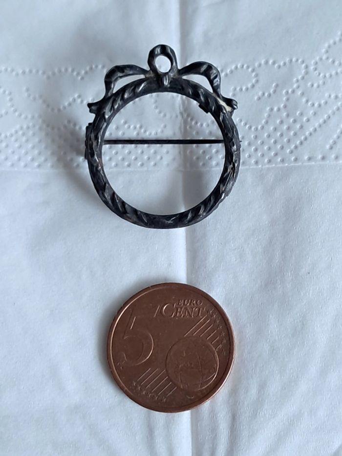 Ancienne broche couronne avec noeud et ruban - photo numéro 3