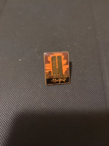 Pin's New York Tours Jumelles USA