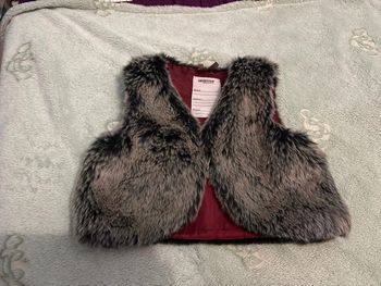 Veste sans manche fausse fourrure