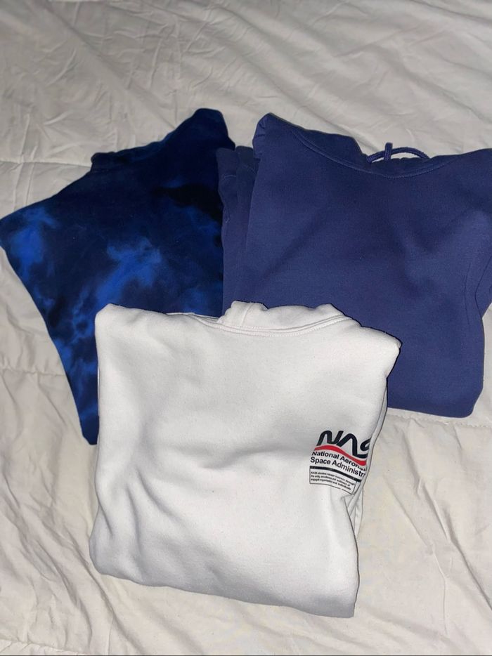 LOT DE VÊTEMENTS - photo numéro 2