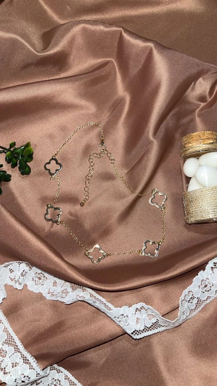 Collier en or avec pendentifs fleurs ajourées - photo numéro 3