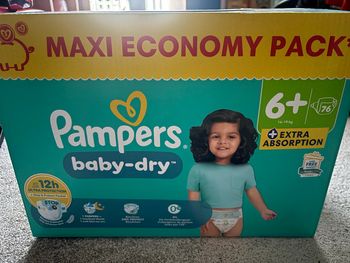 Couches Pampers taille 6 PLUS neuf