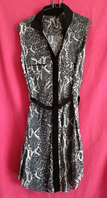 Robe courte sans manches (A255)