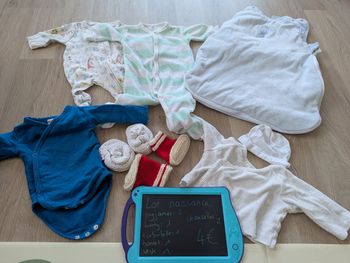 Lot vêtements 0 et 1 mois 