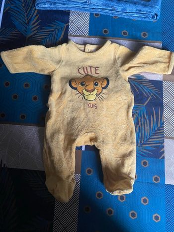 Les deux pyjamas bébé roi lion