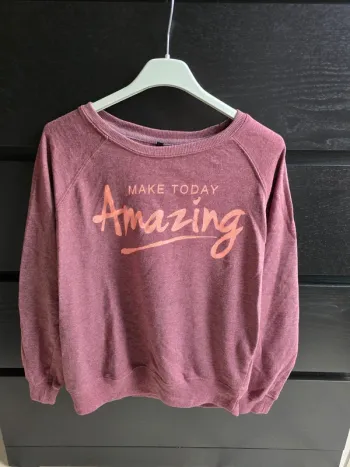 pull bordeaux Action