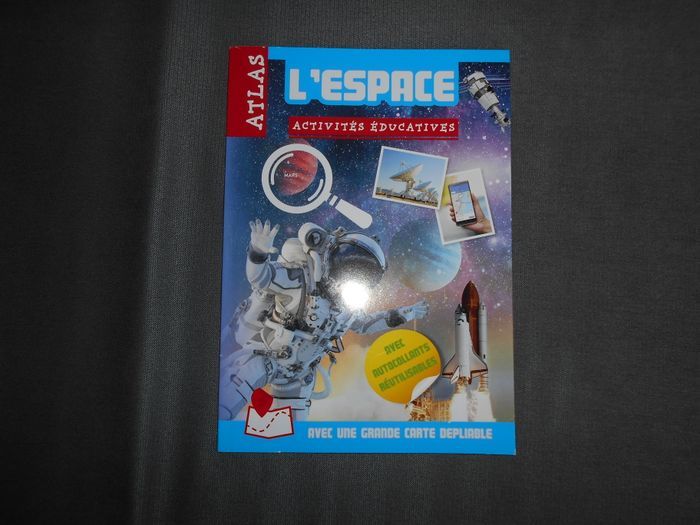 Livre: L'espace, activités éducatives (Atlas) - photo numéro 1