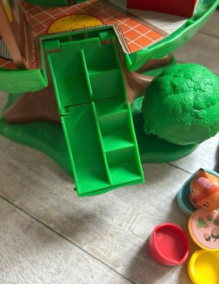 Arbre magique avec 4 personnages - photo numéro 9