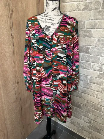 Robe casual multicolore neuve avec étiquette taille M