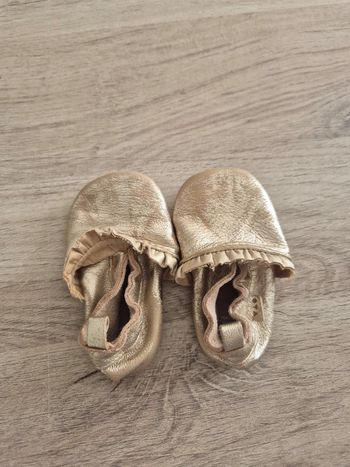 Chausson souple doré 6/12 mois